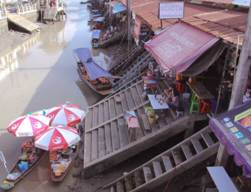 泰國必訪最接地氣的水上市場：安帕瓦水上市場，感受傳統在地生活！