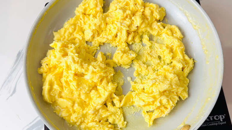 Scrambled eggs in pan