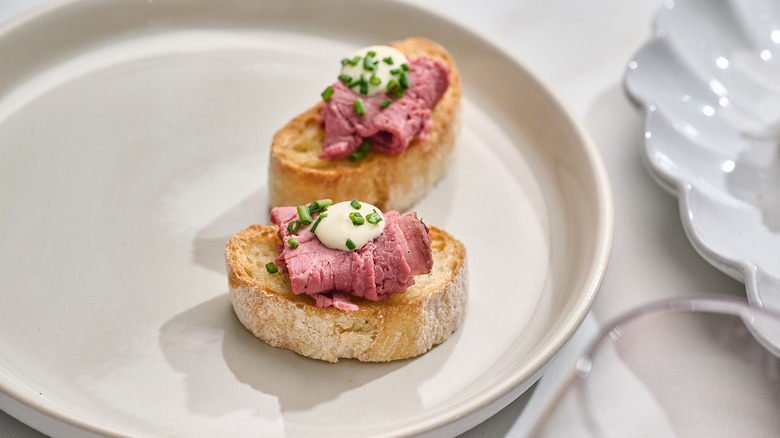 roast beef crostinis on a plate