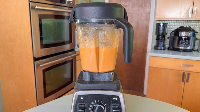 Pureed white bean tomato soup in blender container