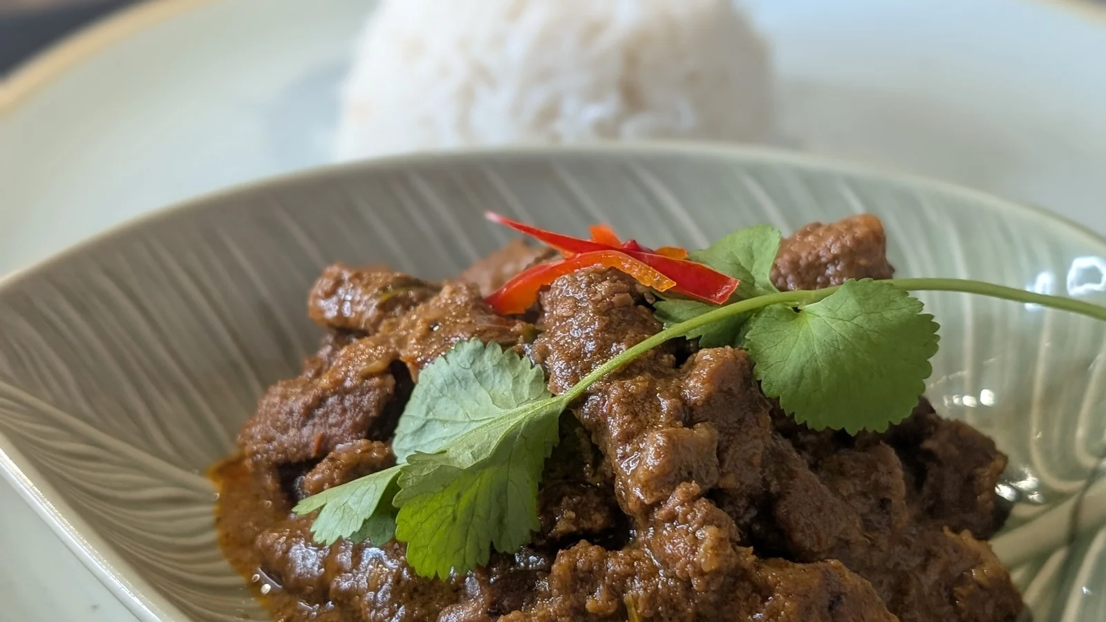 Sham Hanifa 的牛肉 Rendang 搭配椰香飯